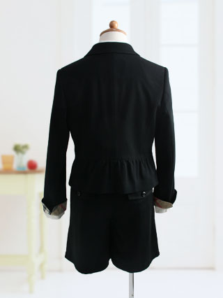 バーバリー　黒のジャケットとキュロットスカートスーツ　150