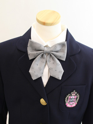 メゾピアノ 紺ブレザーとピンク地スカートのスーツ 150