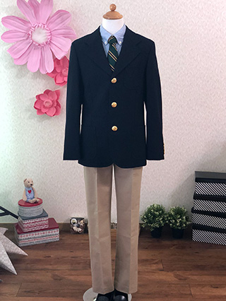ラルフローレン　紺ブレザーとチノパンのスーツ(緑ネクタイ)　150