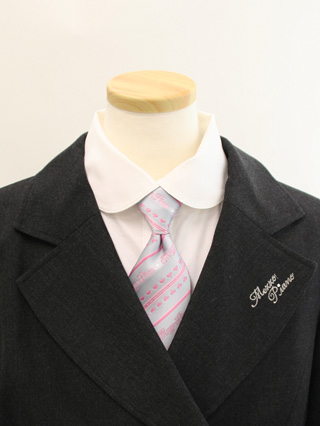 メゾピアノ 黒のジャケットとピンクチェックスカートのスーツ 160